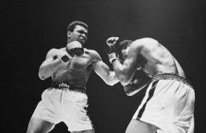 muhammad ali fighting in the ring